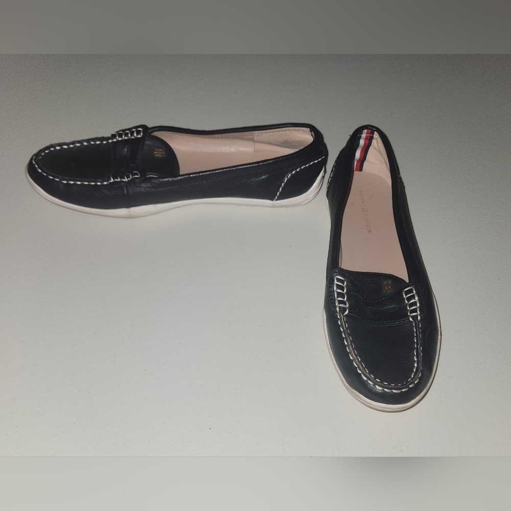 Tommy Hilfiger Black Leather Women's Slip-On Loafers Contrast Stitching Size 8 - Picture 3 of 7